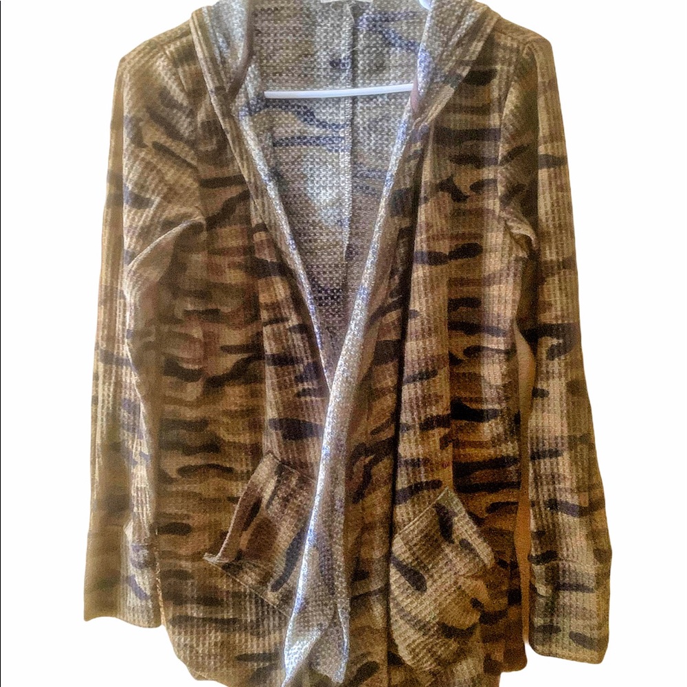 WOMEN CAMO CARDIGAN SIZE M